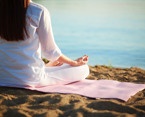 community-beach-yoga-session-at-moore-park-beach-video-by-pluggas